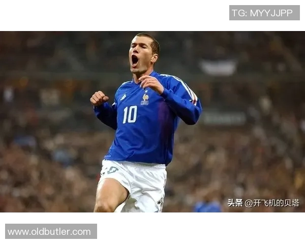 穿蓝色衣服的足球明星是谁他的成就与影响力解析 穿蓝色衣服的足球明星是谁他的成就与影响力解析