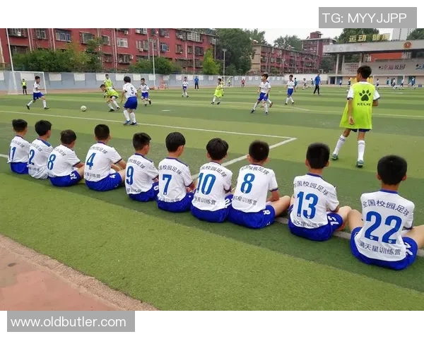 杭州足球队的蜕变之路:从传统强队到现代化足球俱乐部的探索与实践 杭州足球队的蜕变之路:从传统强队到现代化足球俱乐部的探索与实践